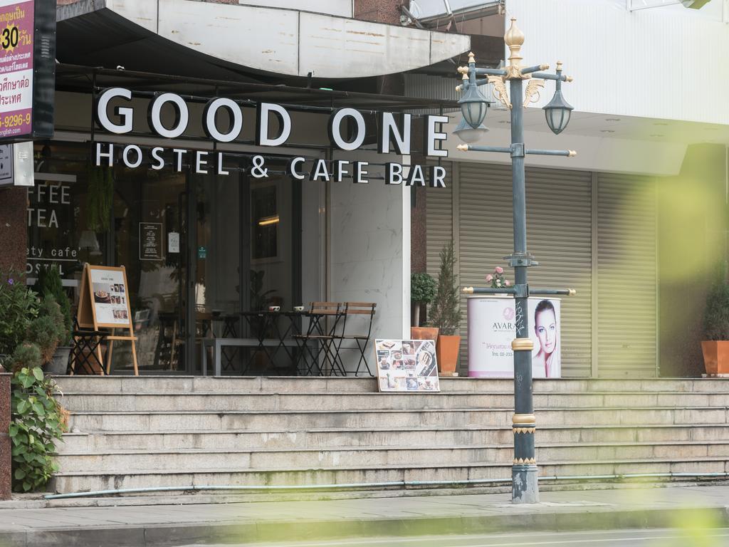 Good One Poshtel & Cafe Bar Hostel Bangkok Exterior photo